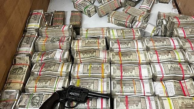 पंजाब में ड्रग तस्कर गिरफ्तार, 4.94 करोड़ रुपये जब्त