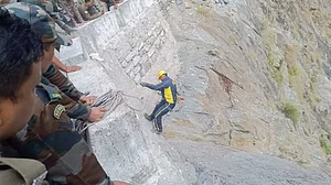 पिथौरागढ़ की काली नदी में गिरे वाहन से सभी 6 शव बरामद, गहरी खाई में गिरी थी जीप