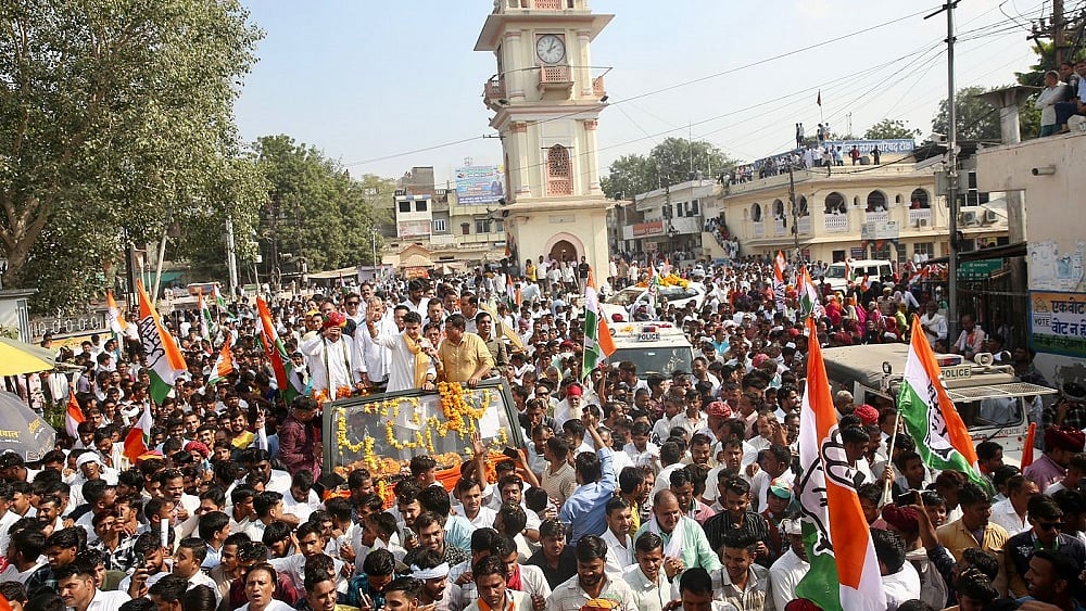 सचिन पायलट ने टोंक से नामांकन दाखिल किया, रोड शो में हजारों समर्थकों का जनसैलाब उमड़ा