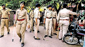 गुजरात: मुस्लिम लोगों को सार्वजनिक रूप से पीटने का मामला, चार पुलिसकर्मियों के खिलाफ अवमानना के आरोप तय