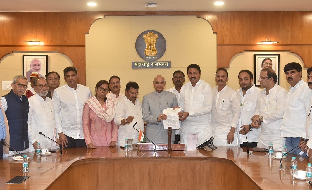 महाराष्ट्रः अस्पतालों में मौतों के खिलाफ गवर्नर से मिली कांग्रेस, मंत्री को हटाने और पूर्व जज से जांच की मांग की