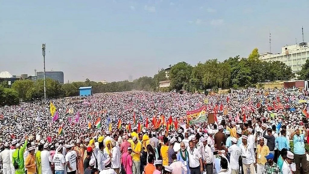 पुरानी पेंशन बहाली को लेकर सरकारी कर्मचारियों ने दिल्ली में केंद्र के खिलाफ  प्रदर्शन किया