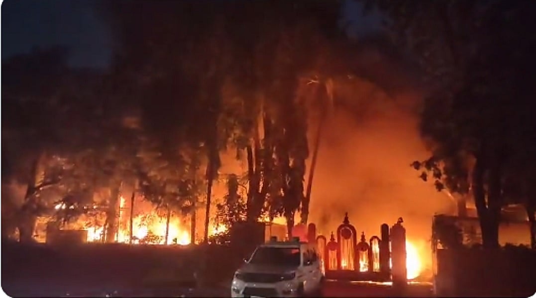 मराठा आरक्षणः दो विधायकों के घर आगजनी के बाद बीड में धारा 144 लागू, जारांगे-पाटिल ने  सरकार के हाथ का किया दावा
