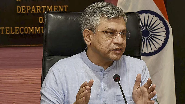 विपक्षी नेताओं के जासूसी के आरोपों पर सरकार का आया बयान, जांच के ऐलान के साथ किया पलटवार