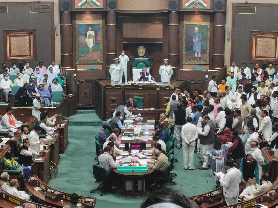 मध्य प्रदेश चुनाव: MP के 186 विधायक करोड़पति, सत्तारूढ़ बीजेपी के 107 विधायकों के पास करोड़ों की संपत्ति: रिपोर्ट
