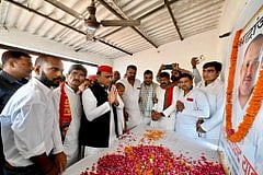'अगर बुलडोजर चलेगा तो...', देवरिया पहुंचे अखिलेश, मृतकों को दी श्रद्धांजलि, बोले- BJP कर रही जाति के नाम पर राजनीति