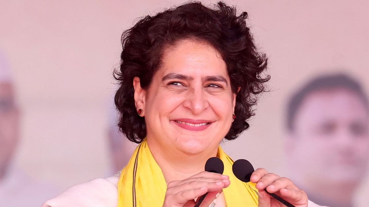 छत्तीसगढ़ सरकार के कामों की चर्चा करते हुए प्रियंका ने चार हजार रुपये बोरा की दर से तेंदुपत्ता लिए जाने का वादा किया।