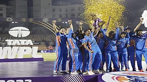 WPL 2024: हरमनप्रीत-स्मृति मंधाना समेत 60 खिलाड़ी हुईं रिटेन, इन 29 खिलाड़ियों को किया गया रिलीज