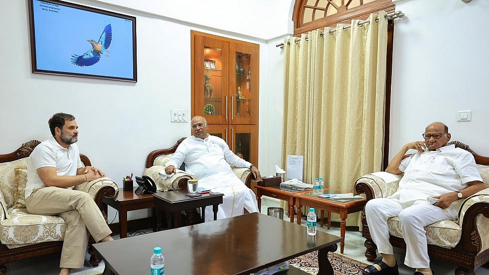 शरद पवार ने खड़गे और राहुल गांधी से मुलाकात की