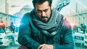 सिनेजीवन: सलमान ने रिलीज किया Tiger 3 का धांसू पोस्टर और एनिमल का गाना 'हुआ मैं' रिलीज, प्यार में डूबे रश्मिका-रणबीर