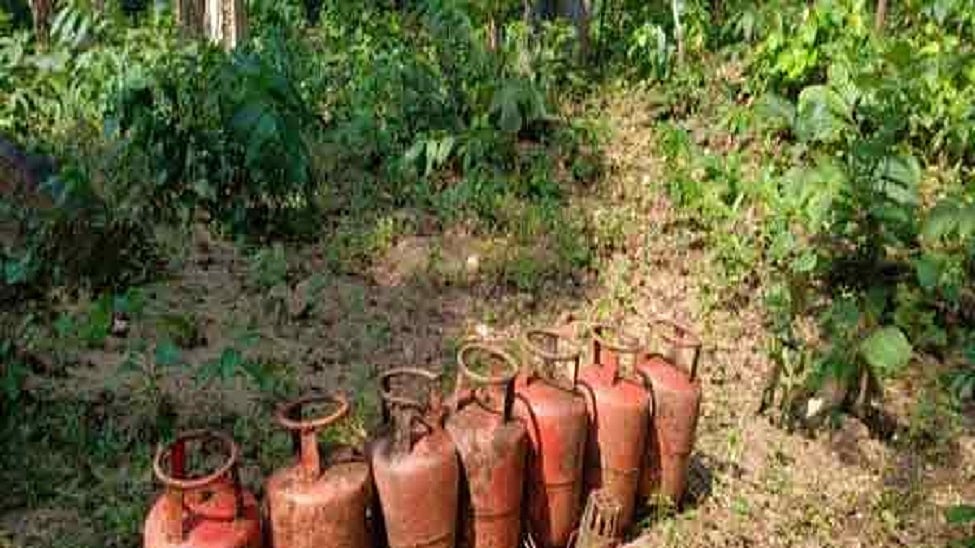 झारखंड के बूढ़ा पहाड़ के जंगल में सुरक्षा बलों को उड़ाने की साजिश नाकाम