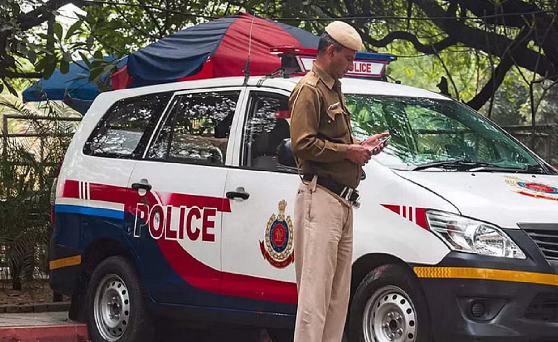 दिल्ली में एक और बड़ी लूट, 3.20 करोड़ रुपये लूट ले गए बदमाश, ईडी अधिकारी बनकर आए थे अपराधी