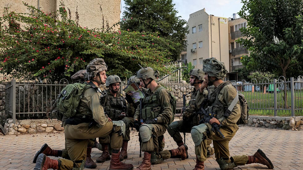 इजरायली सैनिकों ने गाजा पट्टी में जमीनी अभियान तेज किया, दर्जनों लोगों को मौत के घाट उतारा