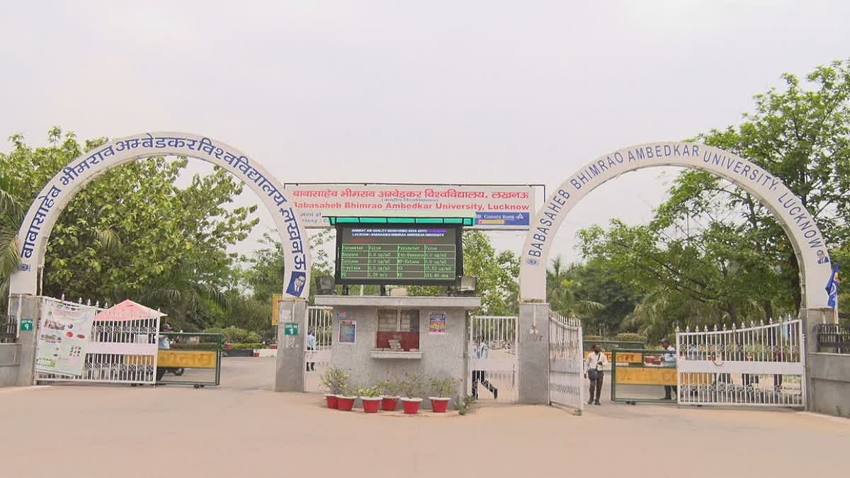 लखनऊ के अंबेडकर विश्वविद्यालय में नवरात्रि अनुष्ठानों पर तनाव, दलित छात्रों ने भगवाकरण के खिलाफ किया प्रदर्शन