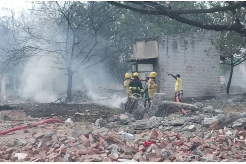 तमिलनाडु के शिवकाशी में दो पटाखा फैक्ट्रियों में विस्फोट, 6 महिलाओं समेत 13 की मौत, कई लोग  घायल