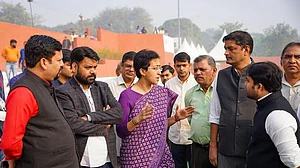 दिल्ली: न्यू फ्रेंड्स कॉलोनी में खराब पानी की सप्लाई! आतिशी ने जताई नाराजगी, कार्रवाई का आदेश