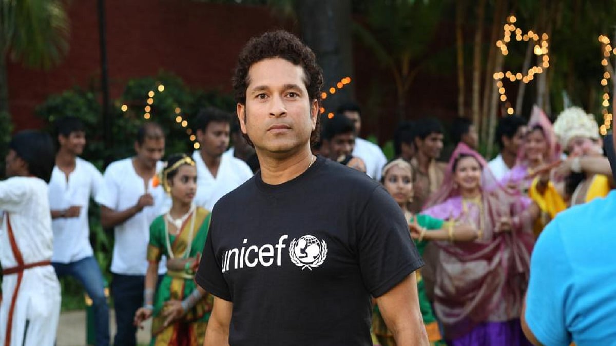 CWC 2023 Final: भारत-ऑस्ट्रेलिया मुकाबले से पहले अहमदाबाद पहुंचे सचिन तेंदुलकर, बोले- उम्मीद है आज उठाएंगे ट्रॉफी