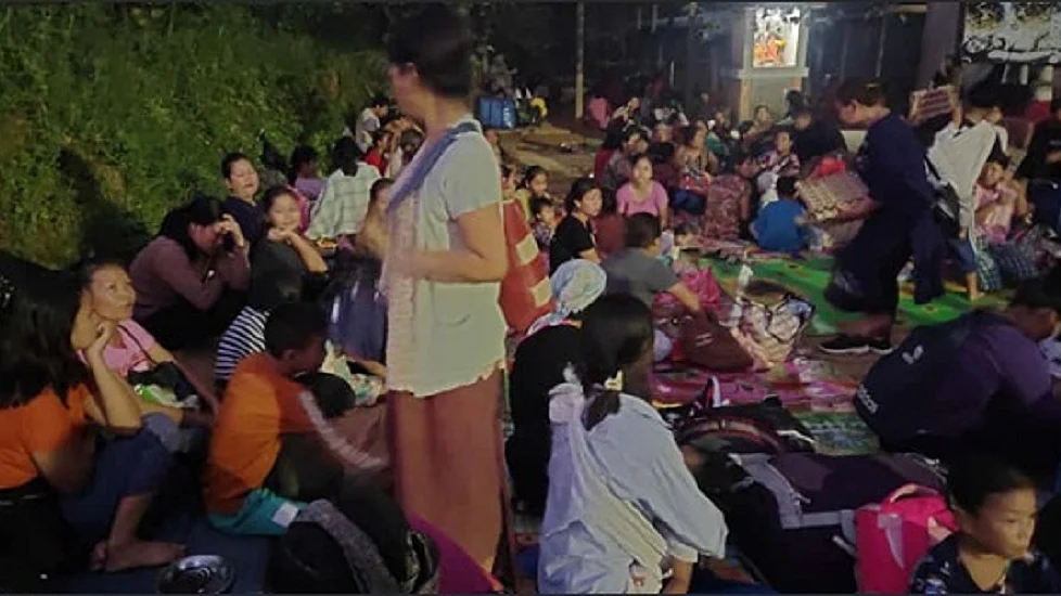 मणिपुर में छापेमारी के नाम पर पुलिस का अत्याचार, डर से सैकड़ों ग्रामीण घर छोड़कर भागे