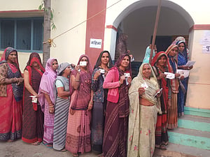 मध्य प्रदेश चुनाव में कहीं गोलीबारी, कहीं चली तलवार, हिंसा के बीच 1 बजे तक 45 फीसदी मतदान