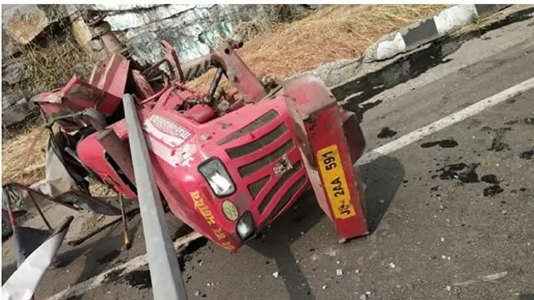 रामगढ़ में भीषण सड़क हादसा, उत्तरकाशी सुरंग हादसे में फंसे मजदूर के दो भाइयों समेत 3 की मौत