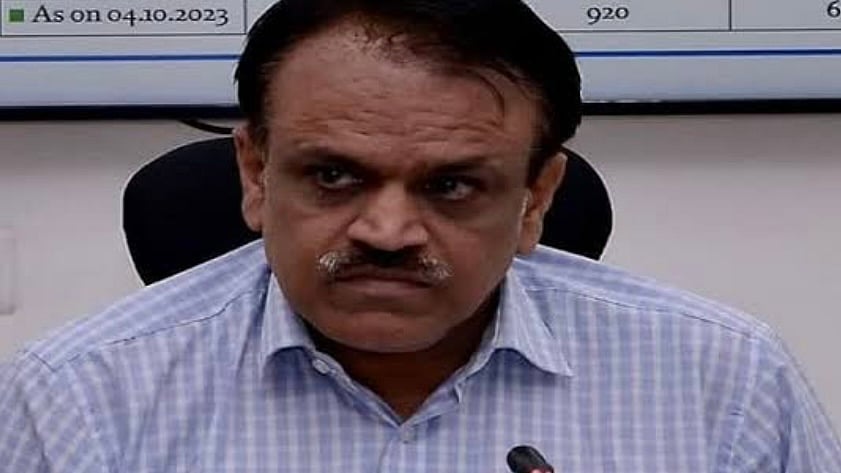 राजस्थान के मुख्य निर्वाचन अधिकारी को सीने में दर्द की शिकायत के बाद अस्पताल में भर्ती कराया गया