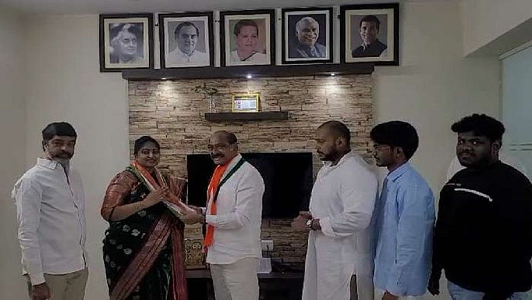 तेलंगाना चुनाव से पहले कांग्रेस का कुनबा हुआ और मजबूत, पूर्व TDP नेता दिव्यवाणी पार्टी में हुईं शामिल