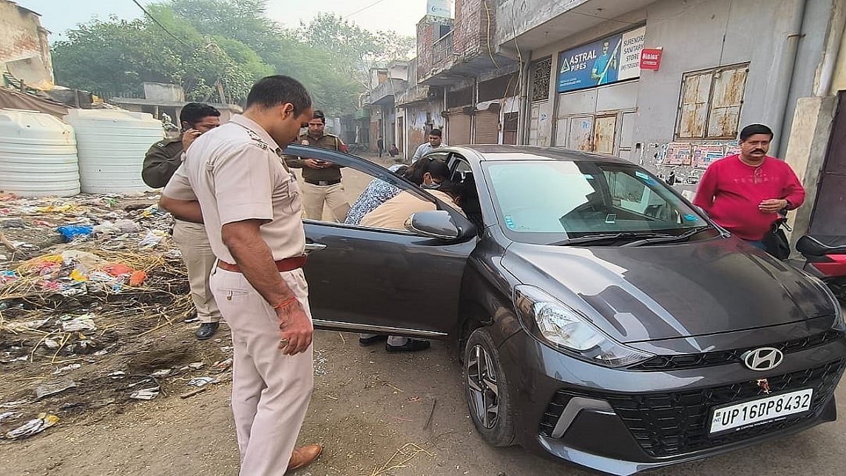 दिल्ली: गाजीपुर में कार में मिली लाश, जांच में जुटी पुलिस