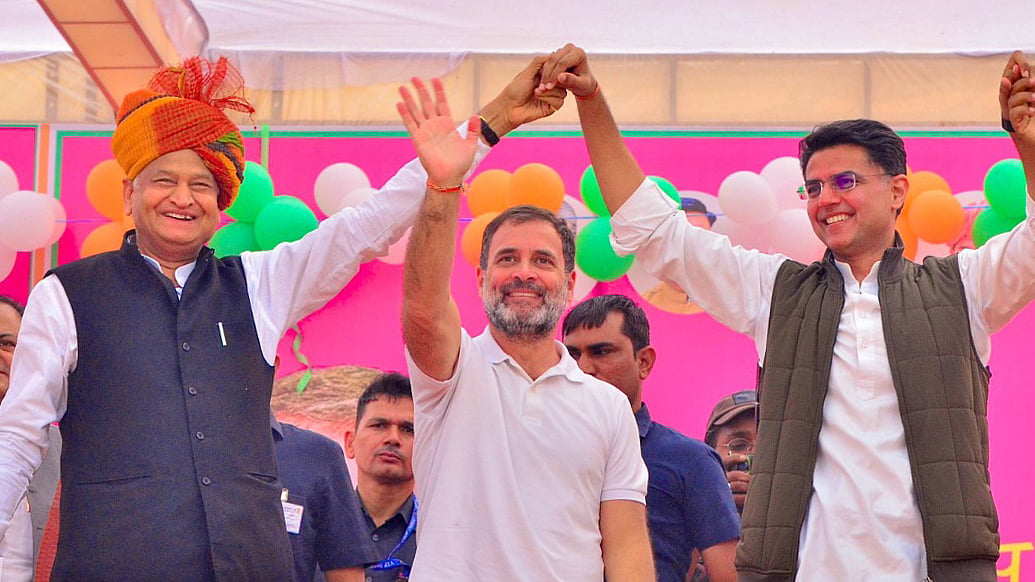 राहुल गांधी ने कहा कि हम गरीबों की जेब में पैसा डालते हैं।