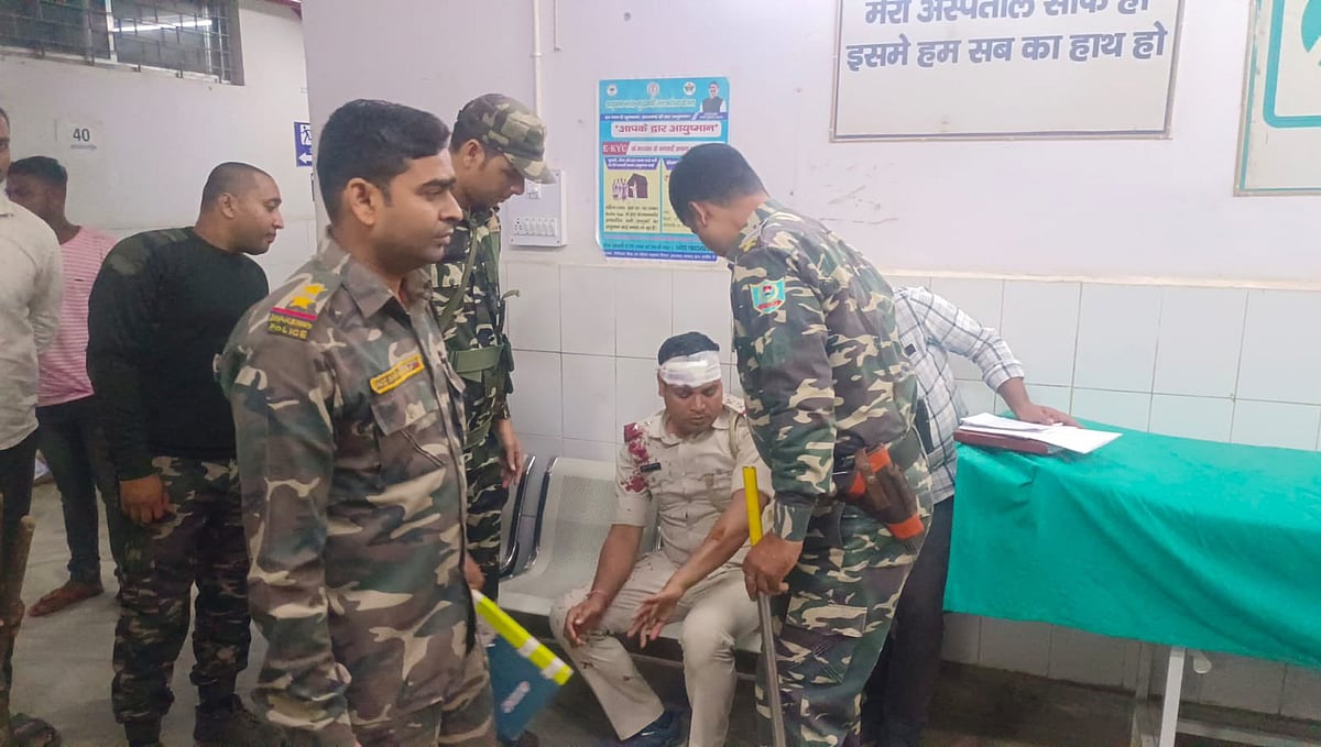झारखंड: गोड्डा में काली प्रतिमा विसर्जन के दौरान दो गुट भिड़े, जमकर चले लाठी-डंडे और पत्थर, एक दर्जन लोग घायल