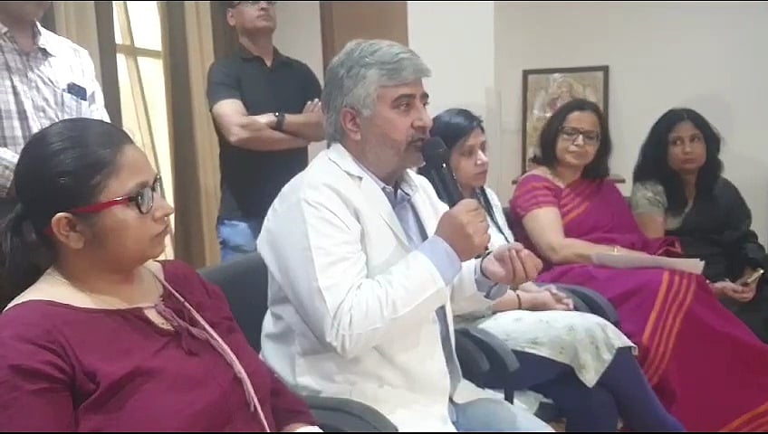 डॉक्टर से मारपीट मामले में कुमार विश्वास की बढ़ी मुसीबत, डॉक्टरों ने दी हड़ताल की चेतावनी, 'सार्वजनिक रूप से माफी की मांग 