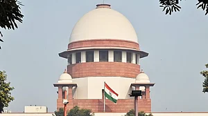 केरल सरकार की राज्यपाल के खिलाफ याचिका पर सुप्रीम कोर्ट ने मांगा जवाब, मोदी सरकार और राज्यपाल को भेजा नोटिस