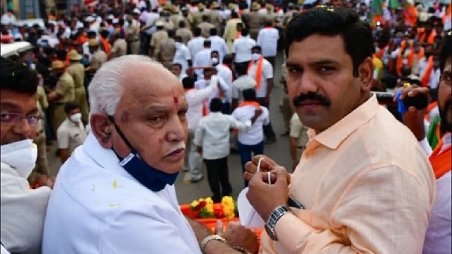 कर्नाटक में फिर येदियुरप्पा की शरण में बीजेपी, बेटे विजयेंद्र को सौंपी प्रदेश अध्यक्ष की कमान