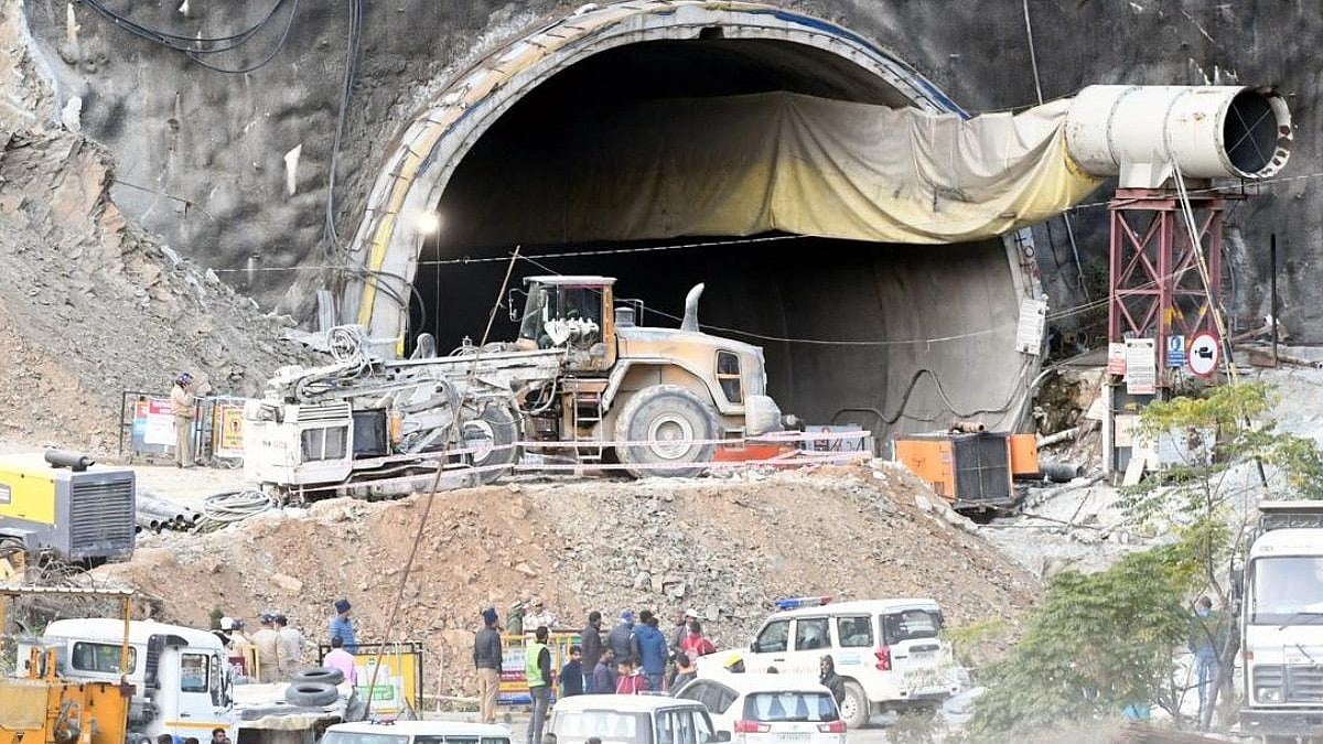 सिल्क्यारा सुरंग से 17 दिन के कठिन अभियान के बाद बचाए गए 41 कामगार