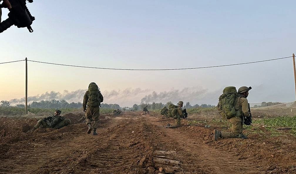 दुनिया: उत्तरी गाजा में लगातार ढह रही हमास की रक्षा पंक्तियां, IDF का दावा और पुतिन ने रूस को तैयार रहने को कहा
