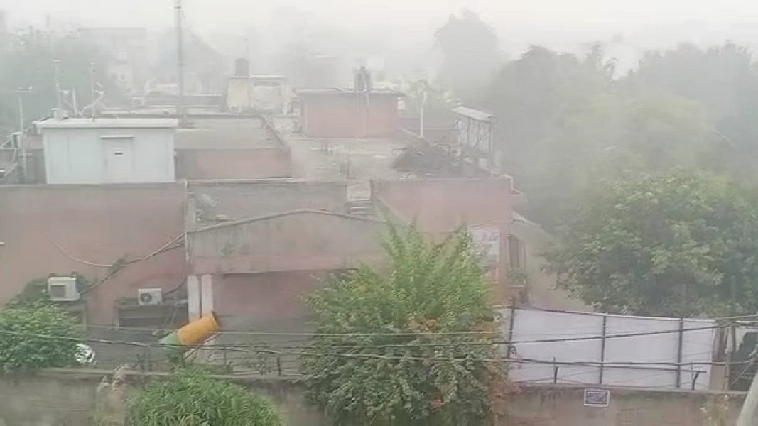 दिवाली के बाद अब फॉग और स्मॉग का एक साथ वार, नोएडा-गाजियाबाद में एक्यूआई फिर 300 के पार