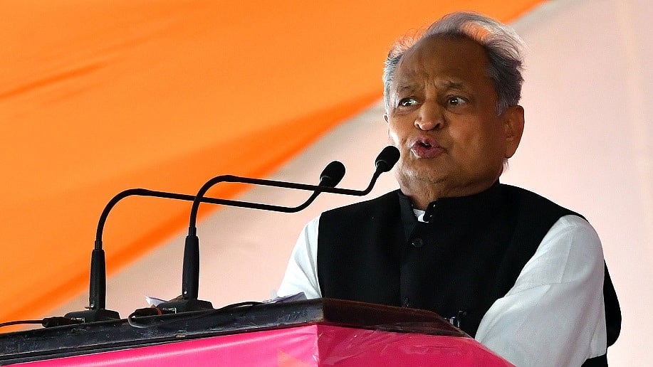 अशोक गहलोत ने पीएम मोदी को चुनौती देते हुए कहा कि अगर हम आतंकियों से सहानुभूति रखते हैं तो हमें बर्खास्त करें