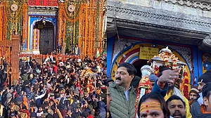 केदारनाथ धाम के कपाट शीतकाल के लिए किए गए बंद, अब ऊखीमठ के ओंकारेश्वर में 6 महीने बाबा के होंगे दर्शन