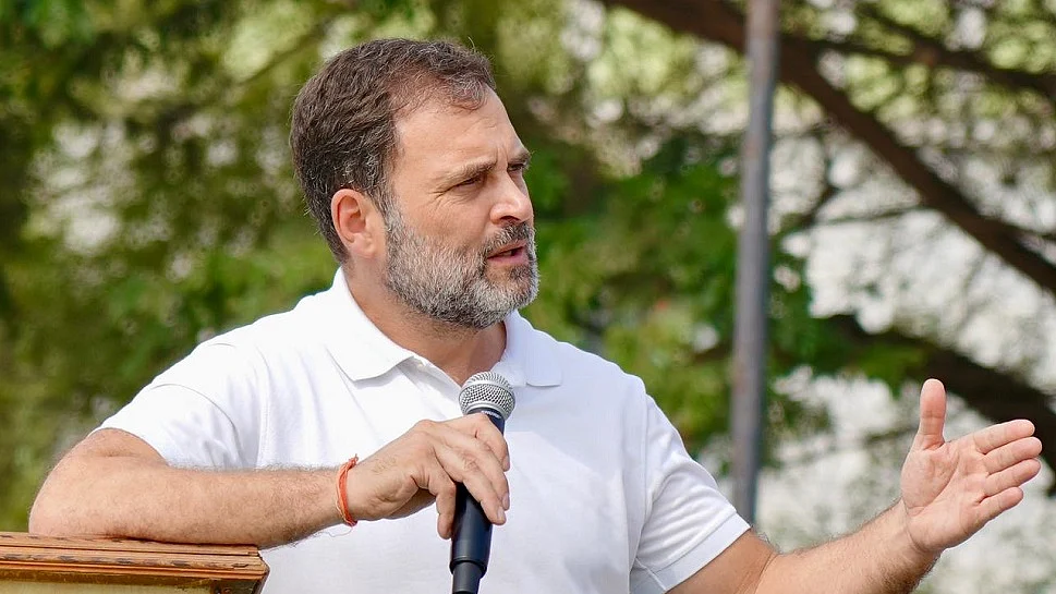 राहुल गांधी 'भारत जोड़ो यात्रा' के दौरान लोगों को संबोधित करते हुए