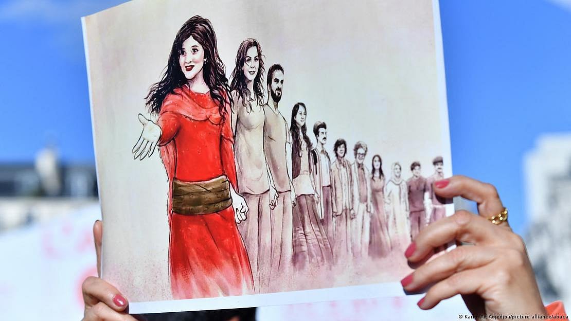 ईरानः सिर ना ढंकने वाली अभिनेत्रियों पर लगाई गई पाबंदी, लिस्ट में 20 अभिनेत्रियों के नाम