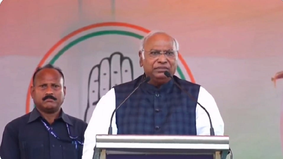 खड़गे ने पीएम मोदी को बताया झूठों का सरदार, कहा- गालियां देने, झूठ बोलने का खोल रखा है कारखाना
