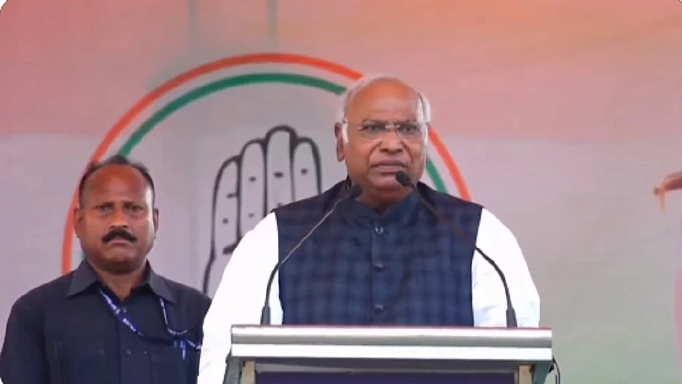 खड़गे ने पीएम मोदी को बताया झूठों का सरदार, कहा- गालियां देने, झूठ बोलने का खोल रखा है कारखाना