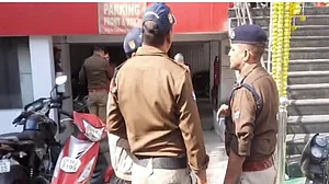 रिलायंस ज्वेलरी शोरूम डकैती मामला : छह दिन बाद भी पुलिस की गिरफ्त से दूर अपराधी, पुलिस कर रही ये दावे
