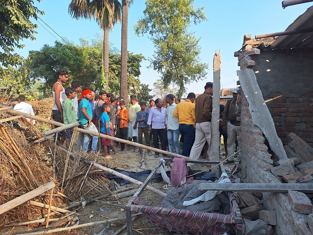 बिहार में अवैध पटाखा कारखाने में विस्फोट, तीन बाल मजदूर बुरी तरह झुलसे