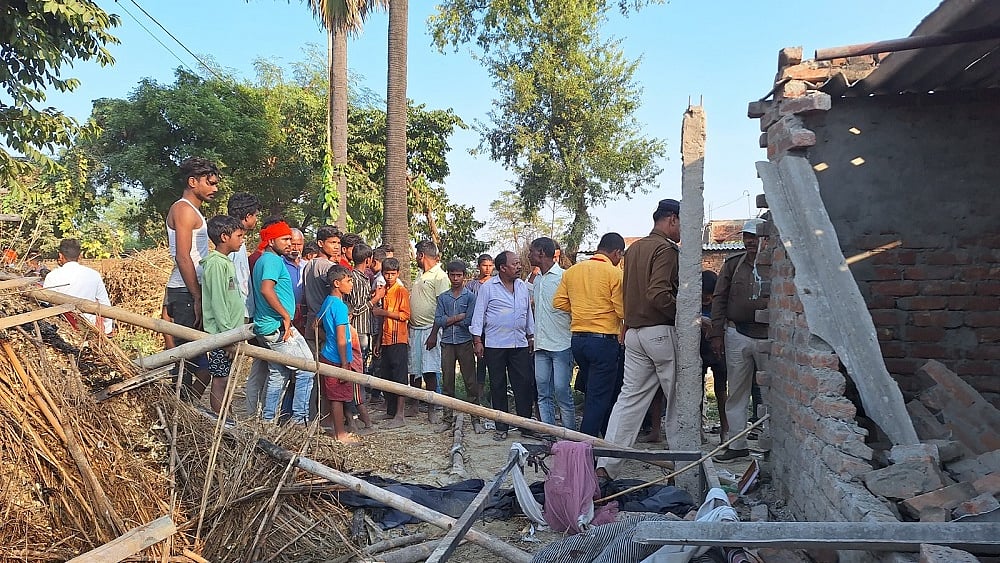 बिहार में अवैध पटाखा कारखाने में विस्फोट, तीन बाल मजदूर बुरी तरह झुलसे
