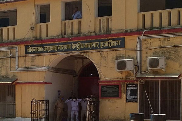 झारखंड में जेलों की चहारदीवारी के भीतर भी गूंज रहे छठ गीत, 80 से ज्यादा कैदी कर रहे हैं व्रत