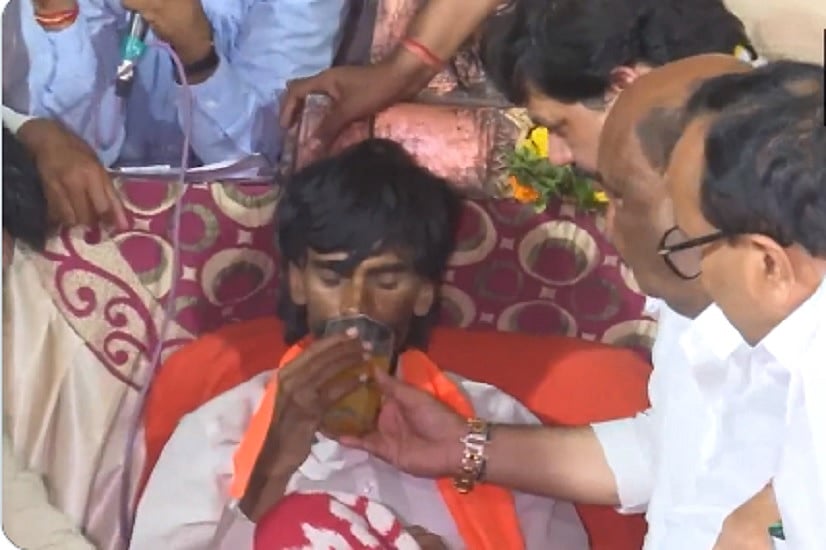 महाराष्ट्रः मराठा आरक्षण नेता मनोज जारांगे पाटिल ने अनशन खत्म किया, सरकार को दो महीने का समय दिया