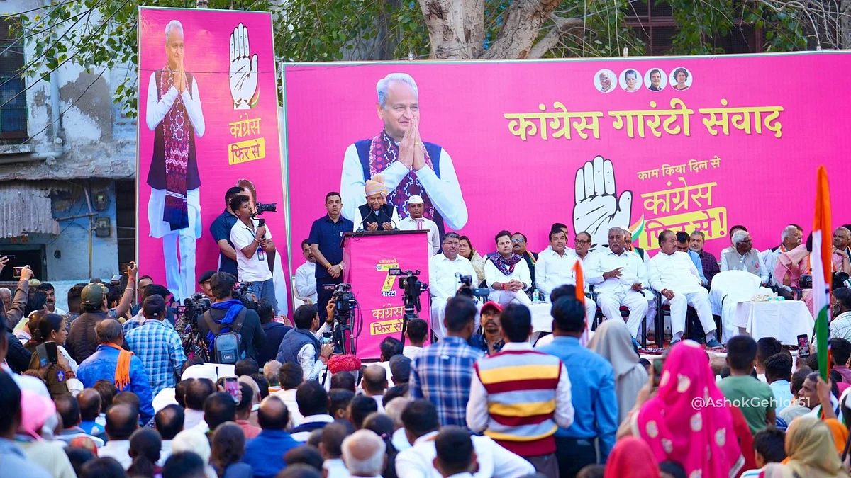 राजस्थान चुनाव के दौरान सरदारपुरा में प्रचार करते मुख्यमंत्री अशोक गहलोत (फोटो सौजन्य -