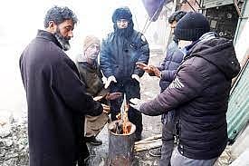 जम्मू-कश्मीर में कड़ाके की ठंड, श्रीनगर में इस सीजन की अब तक की सबसे ठंडी रात, लगातार गिर रहा पारा 