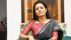 वोटर लिस्ट का विवाद: महुआ मोइत्रा बोलीं- चुनाव आयोग के विशेष गहन पुनरीक्षण के जरिये बिहार के बाद बंगाल निशाना