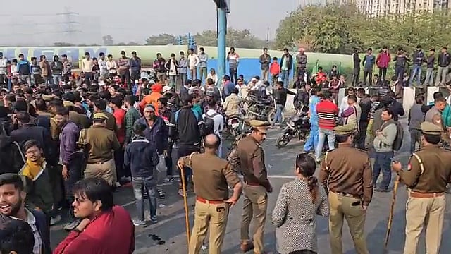 दिल्ली से सटे गाजियाबाद में गोमांस के अवशेष मिलने की खबर पर भड़के लोग, हिन्दू संगठनों नेनेशनल हाईवे जाम किया